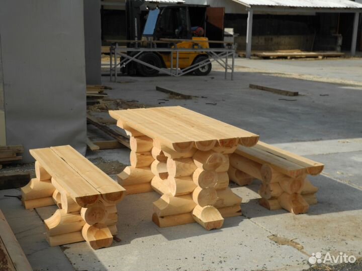 Сруб стола из оцилиндрованного бревна