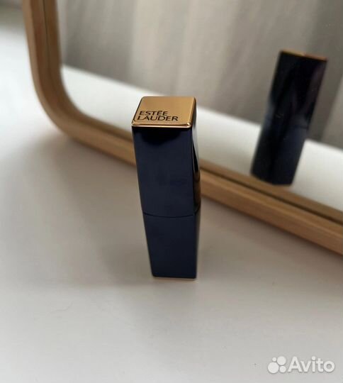 Матовая помада Estée Lauder