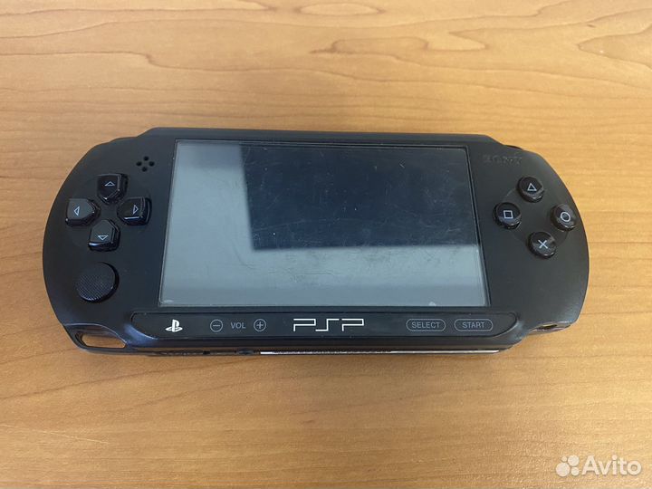 Sony PSP e1008 прошитая + 13 игр