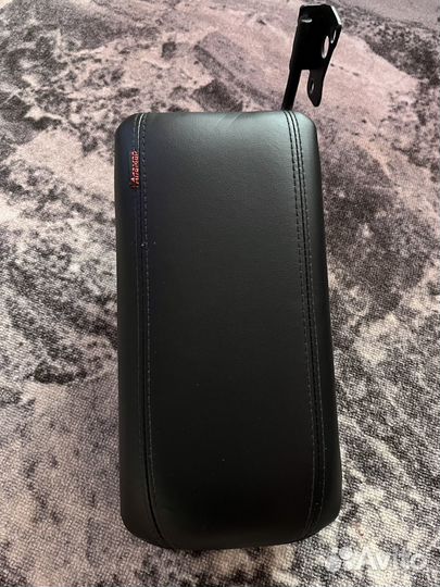 Подлокотник