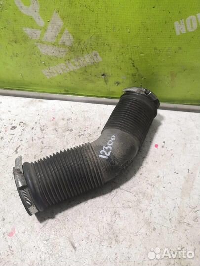 Патрубок воздушного фильтра Фольксваген Гольф 3