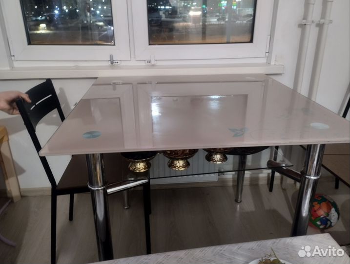 Продам стол стеклянный отличном состояние
