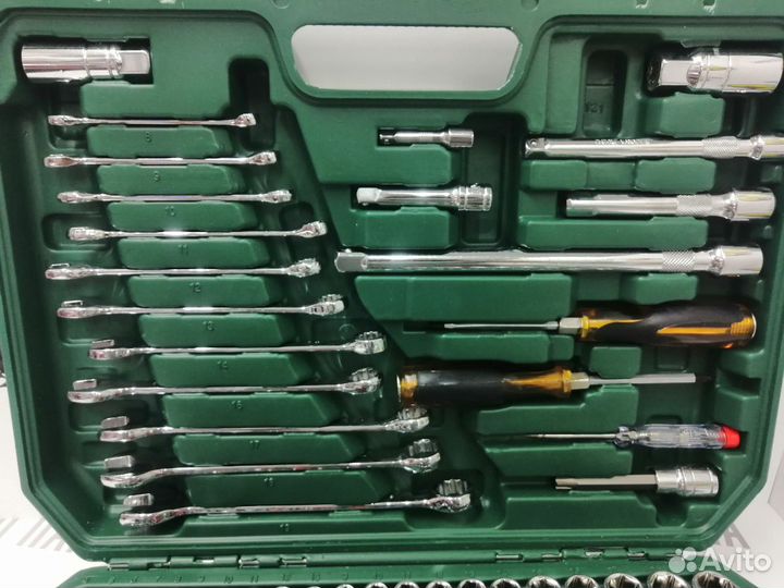 Инструмент в наборе SATA на 121 предмет