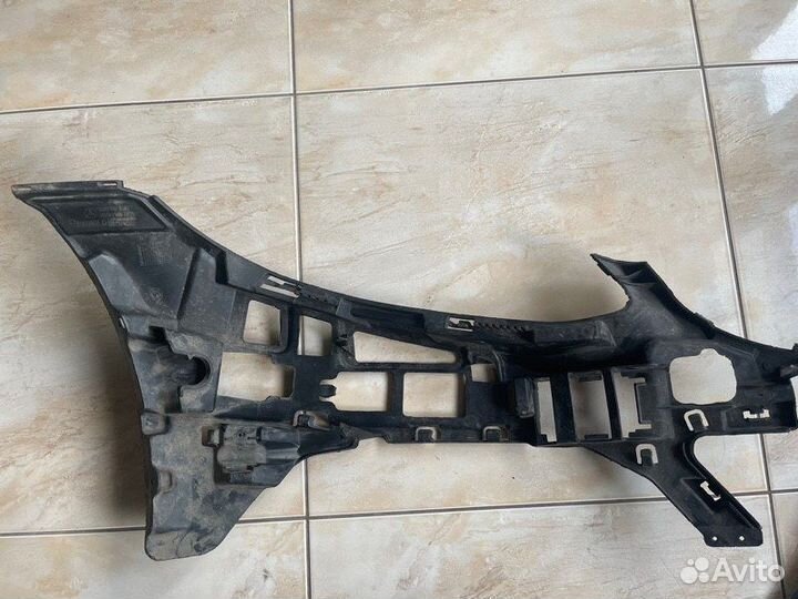 Кронштейн бампера передний левый Mercedes C Class