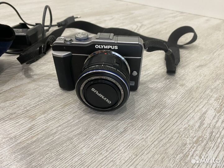 Системный фотоаппарат Olympus E-PL1