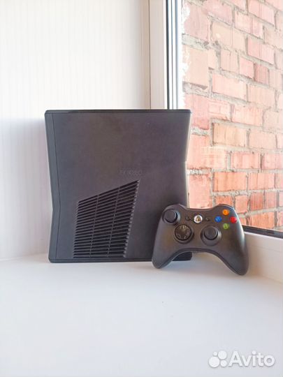 Xbox 360 Slim + 25 игр