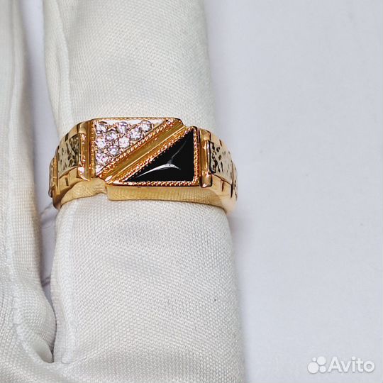 Золотая печатка с Фианитом 19 р (45160)