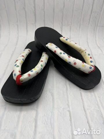 Яки-гэта. японские деревянные сандалии