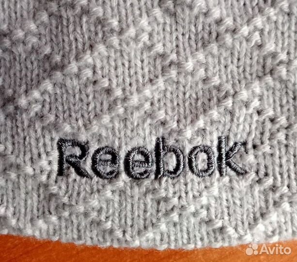 Фирменная женская шапка Reebok. Новая