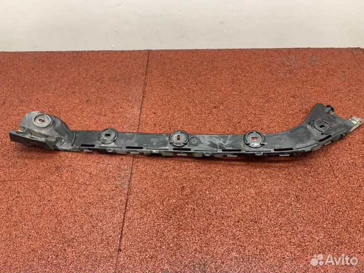 Кронштейн бампера задний правый Skoda Octavia A7