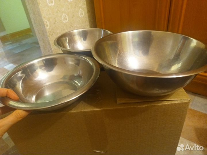 Три стальных салатника