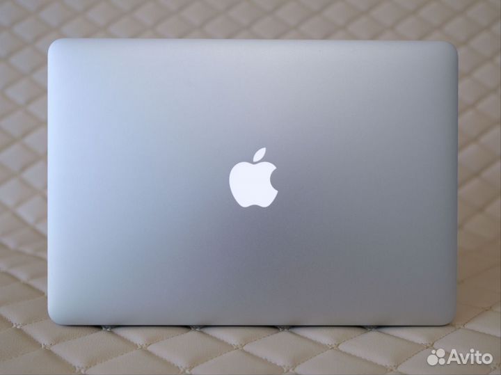 Продам Apple MacBook Air 13 (2017) 8/128 Гб