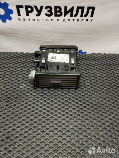 Дефлектор обдува салона левый Volvo FH4 82165759