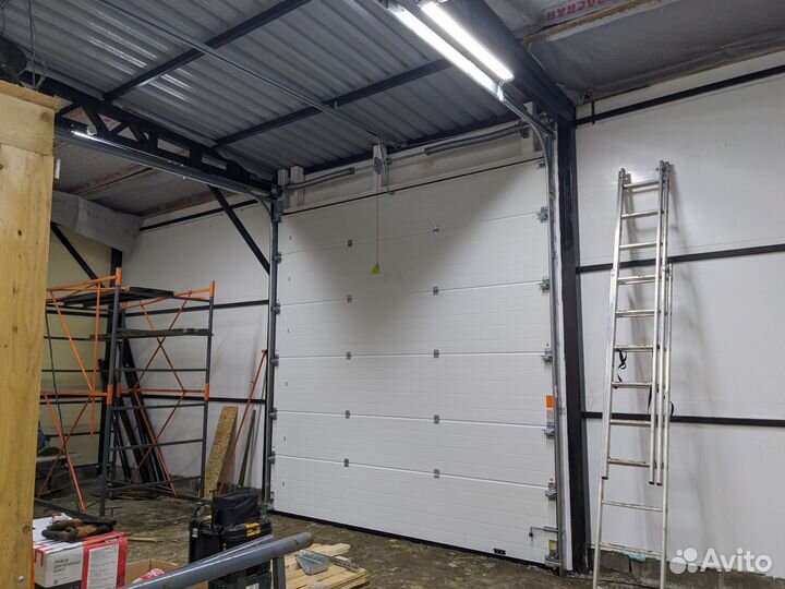 Ворота секционные подъемные