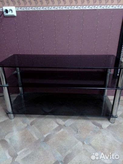 Стеклянная тумба для телевизора