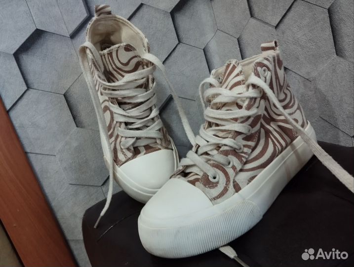 Продам кеды мало б/у