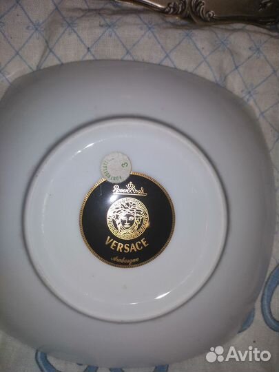 Статуэтка пепельница versace