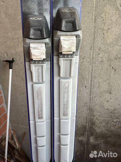 Беговые лыжи, палки и мешок