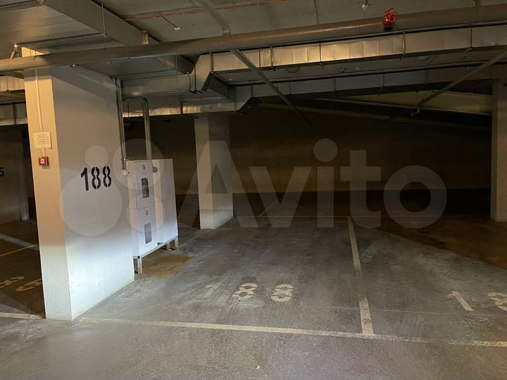 Машиноместо, > 30 м²