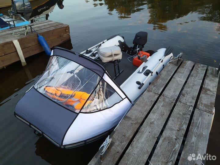 Лодка с мотором