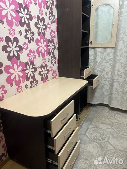 Стол с пеналом