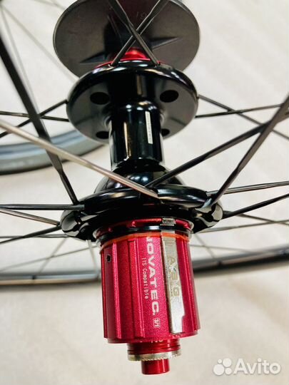 Комплект шоссейных карбоновых колес Novatec R3