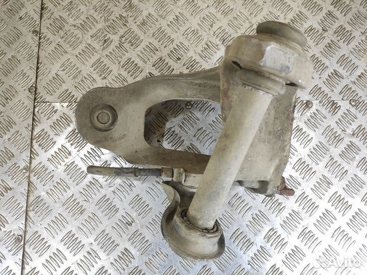 Кулак задний правый Bmw X5 e70 2007-2013