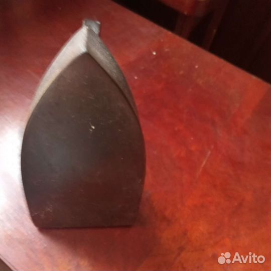 Чугунный утюг