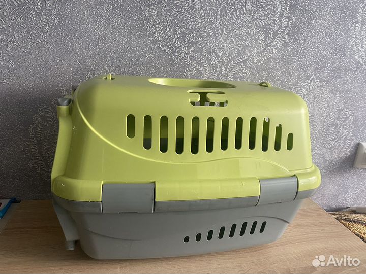 Переноска для кошек и мелких собак