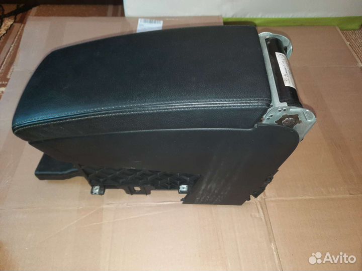 Подлокотник Volkswagen Passat B6