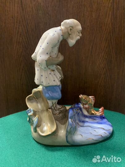 Статуэтка Старик и золотая рыбка. Гжель