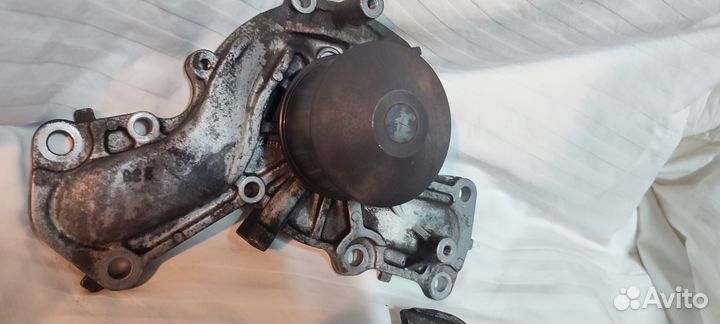 Помпа mitsubishi Монтеро 3.8 6G75