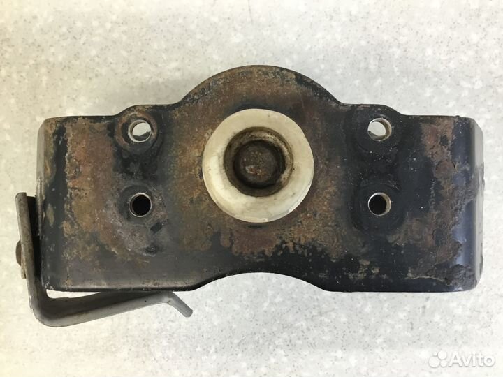 Опора двигателя задняя Toyota Land Cruiser (120)