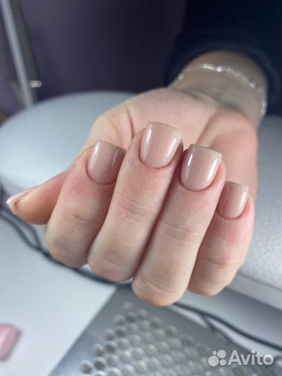 Модель на маникюр