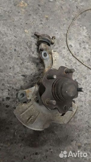 Кулак поворотный nissan vanette sk82tn