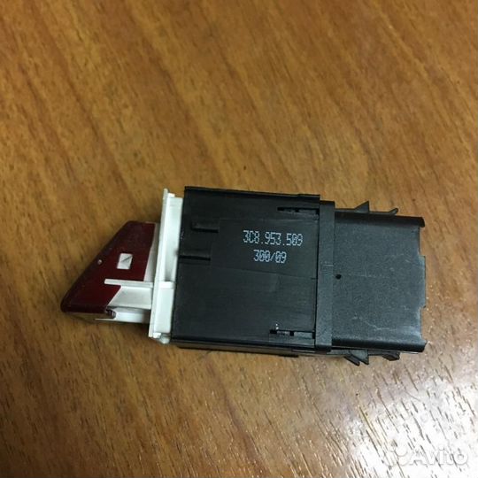 Кнопка аварийной сигнализации Фольксваген Пассат