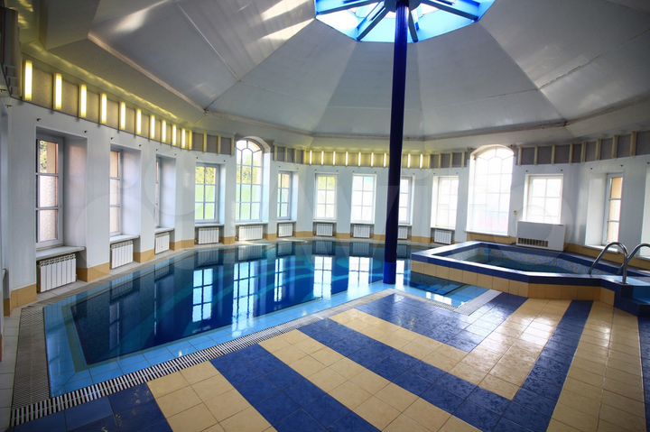 Коттедж 650 м² на участке 20 сот.