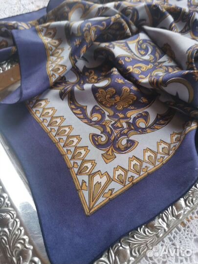 Платочек королевский рисунок