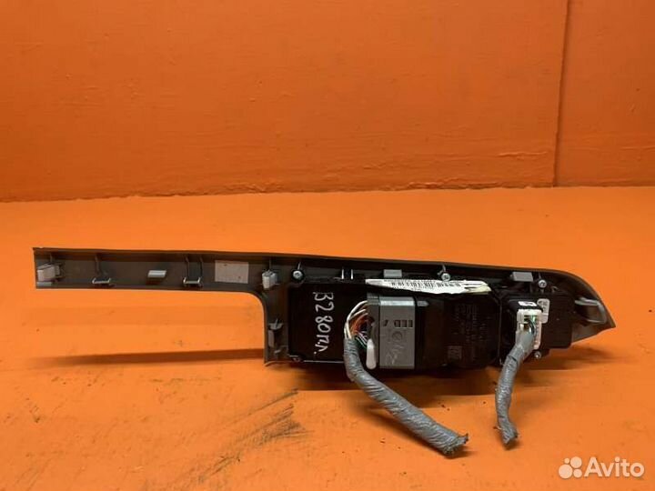 Блок управления стеклоподъемниками передний левый