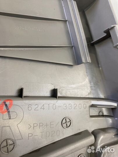 Накладка на стойку внутренняя правая Toyota Camry