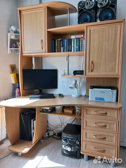 Компьютерный стол