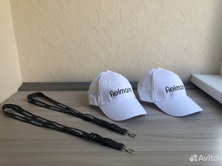 Fielmann.Кепки.Шнурки.Сумочки дорожные