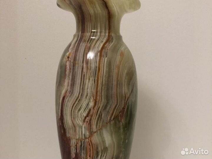 Ваза из оникса