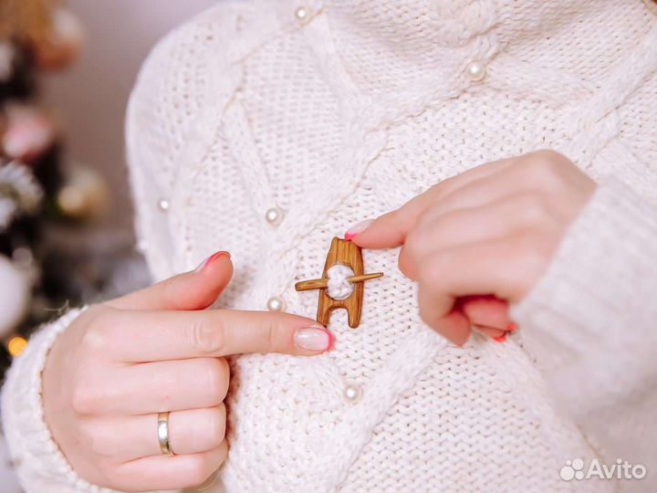 Брошь ручной работы из дерева - дуб