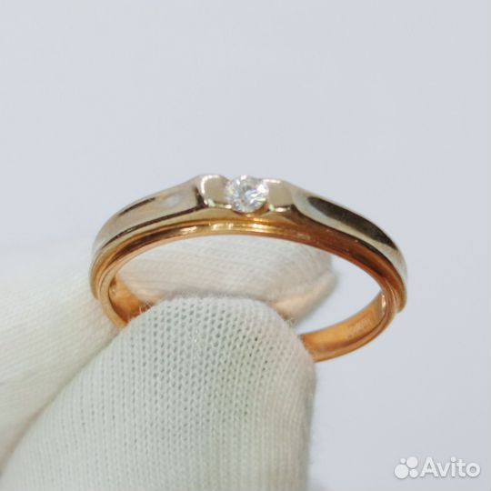 Золотое кольцо с бриллиантом р 18 (33080)
