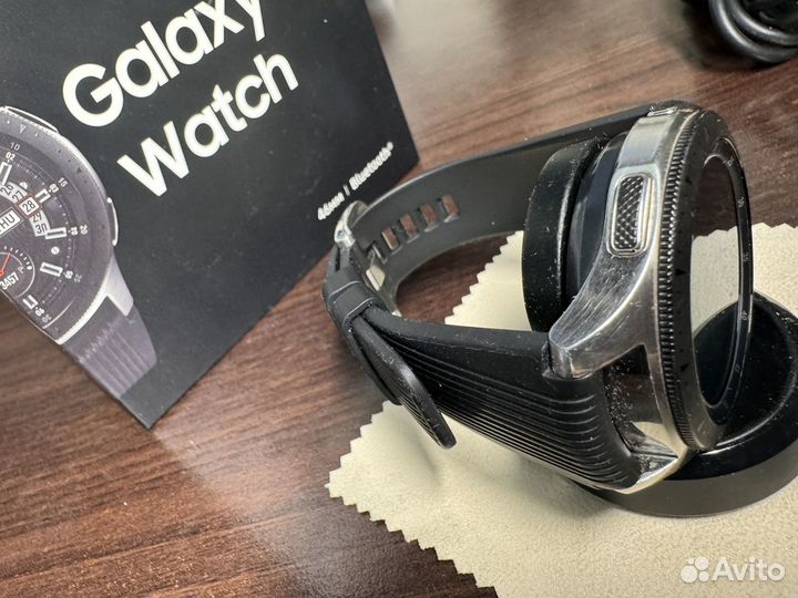 Умные часы Samsung Galaxy Watch 46mm, серебристая