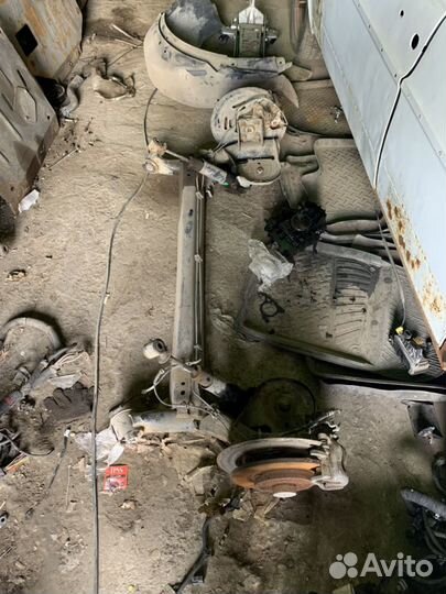 Задняя балка Рено канго 2,2010