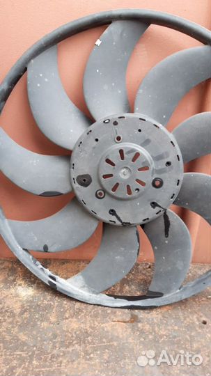 Диффузор,лопасти вентилятора радиатора охлаждения