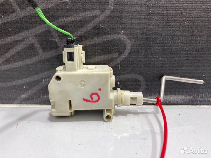 Замок лючка бензобака Audi A6 C5 ASN 2002