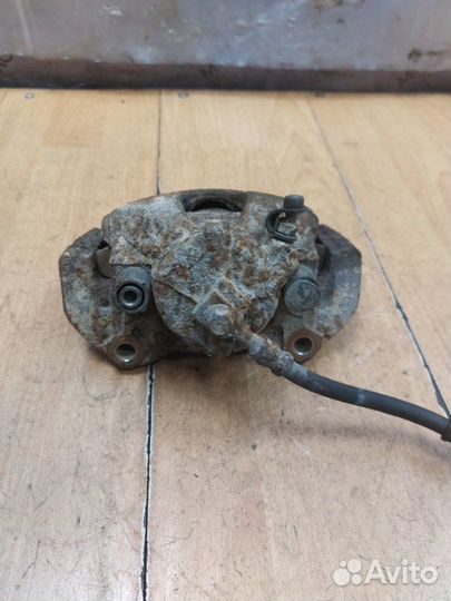 Тормозной суппорт передний правый Opel Zafira B